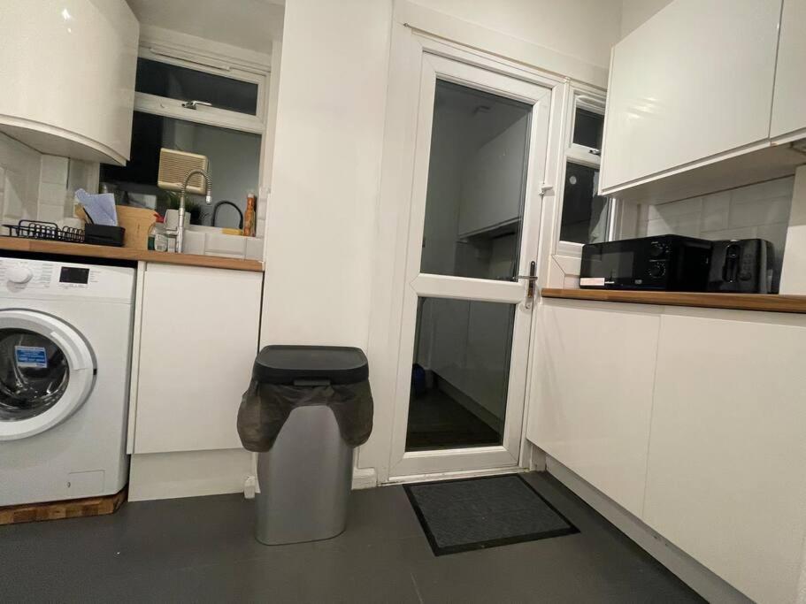 Tooting Lodge London - Cosy 2 Bedroom House With Garden, 5 Mins Walk To Tube Station מראה חיצוני תמונה