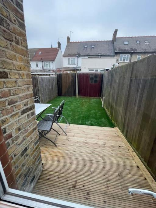 Tooting Lodge London - Cosy 2 Bedroom House With Garden, 5 Mins Walk To Tube Station מראה חיצוני תמונה