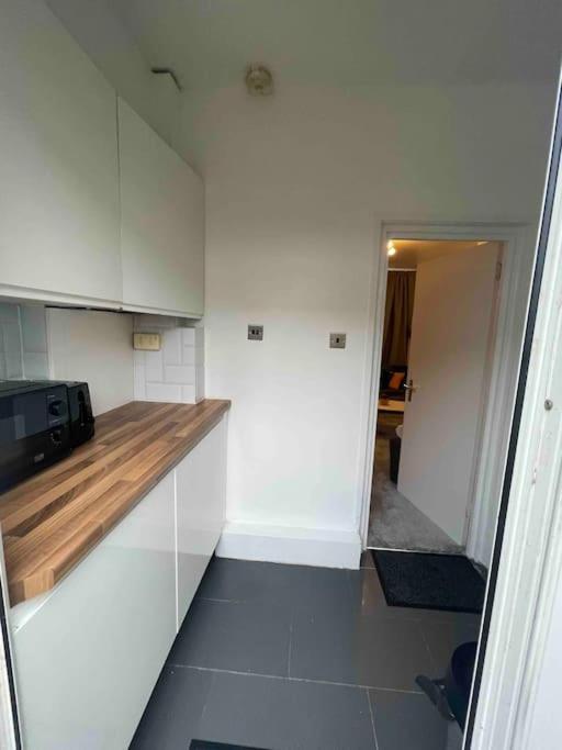 Tooting Lodge London - Cosy 2 Bedroom House With Garden, 5 Mins Walk To Tube Station מראה חיצוני תמונה