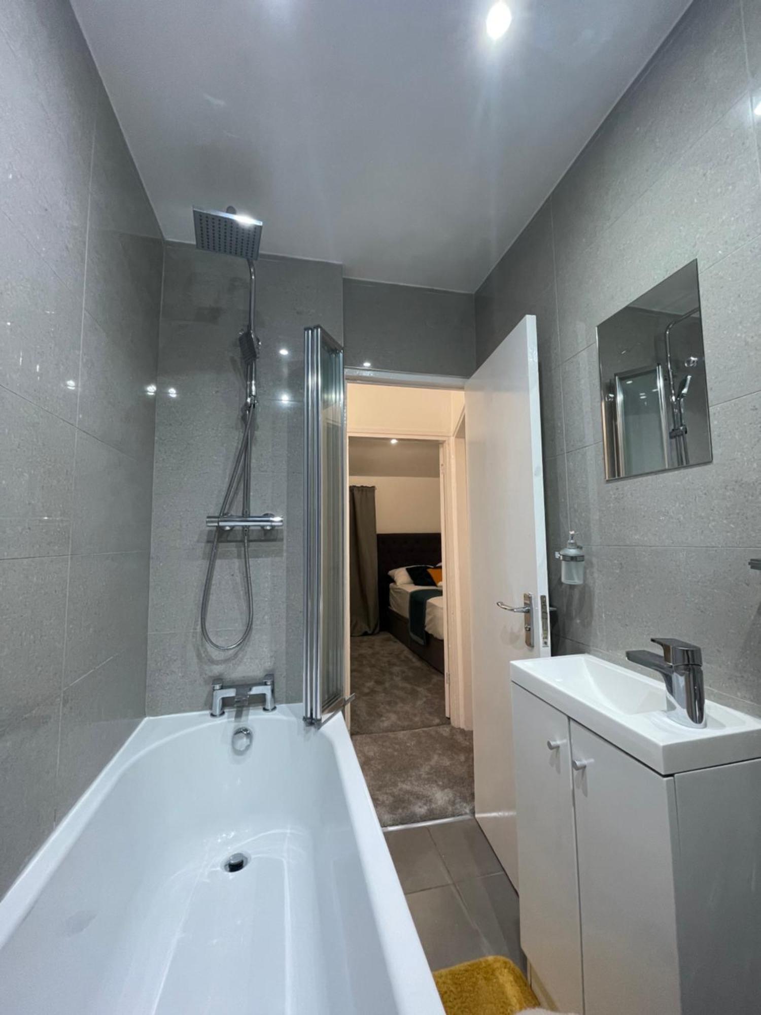 Tooting Lodge London - Cosy 2 Bedroom House With Garden, 5 Mins Walk To Tube Station מראה חיצוני תמונה