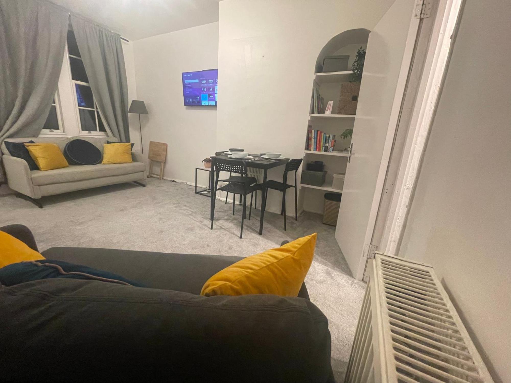 Tooting Lodge London - Cosy 2 Bedroom House With Garden, 5 Mins Walk To Tube Station מראה חיצוני תמונה